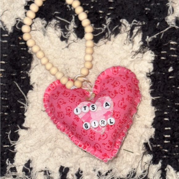 Baby shower puffy heart decor - Picture 3 of 3